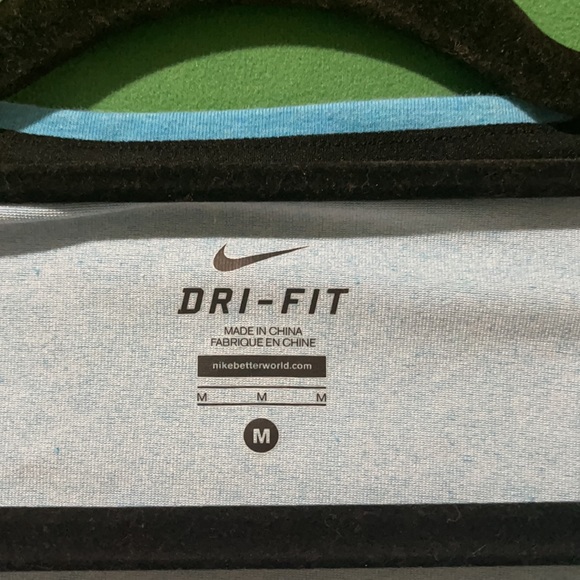 Nike NWOT sweatshirt Size M For Ladies pit To Pit 24” Length 25” - Picture 8 of 8